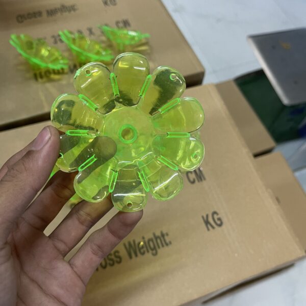 Đế hoa nhựa lót ly tháp